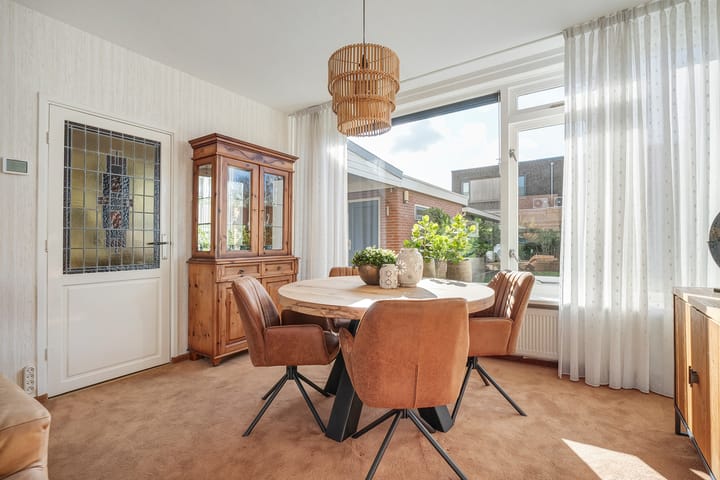 Foto 8 van Meeuwenstraat 10