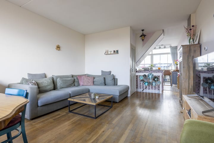 Photo 8 of Roerdompstraat 11