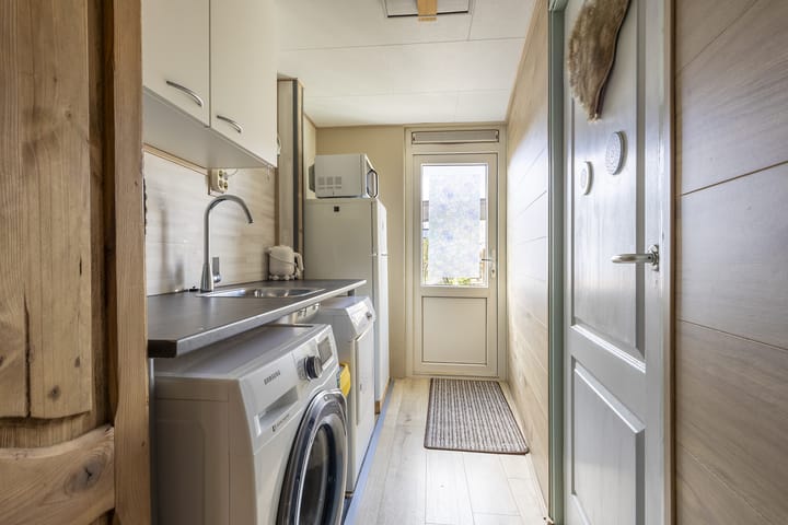 Photo 15 of Roerdompstraat 11