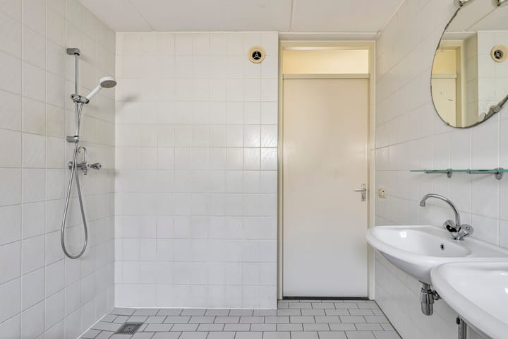 Photo 32 of Scheefkelk 22