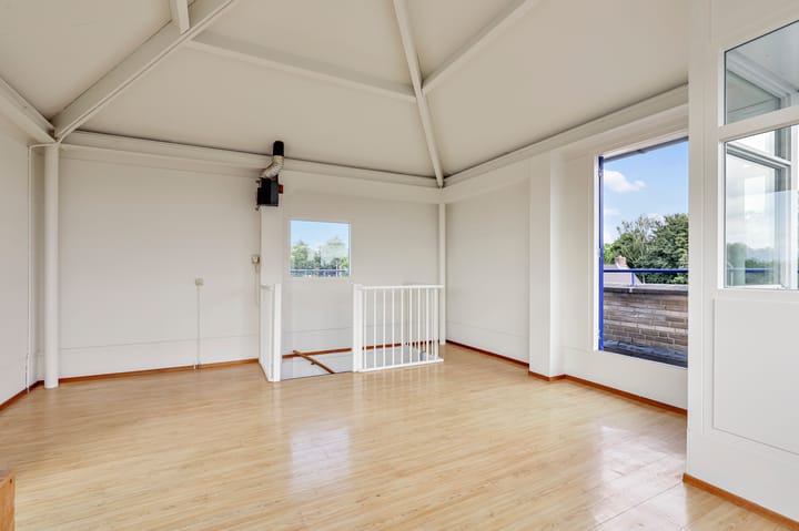 Photo 36 of Scheefkelk 22