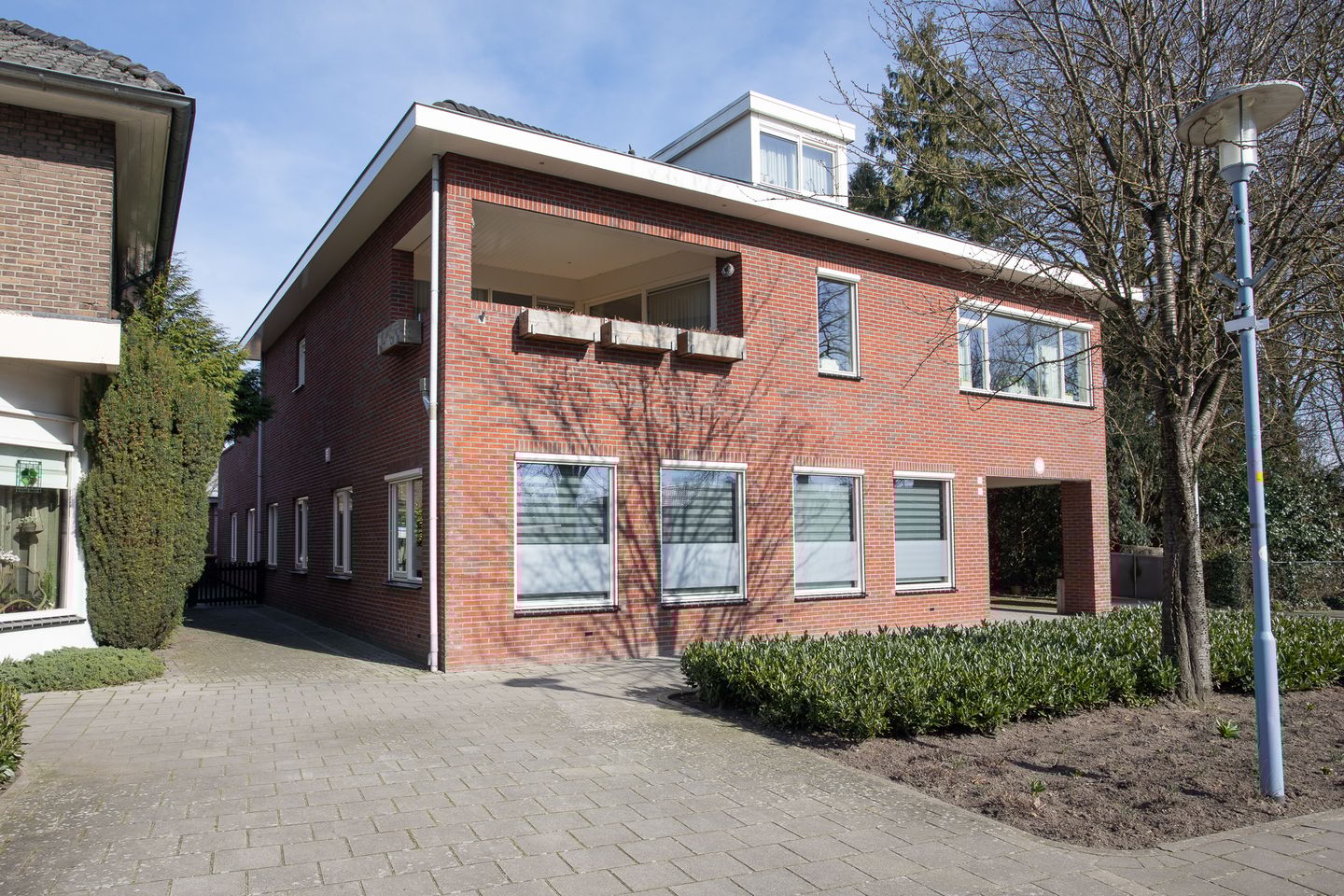 Foto 10 van Burgemeester J.C. van den Bergplein 30