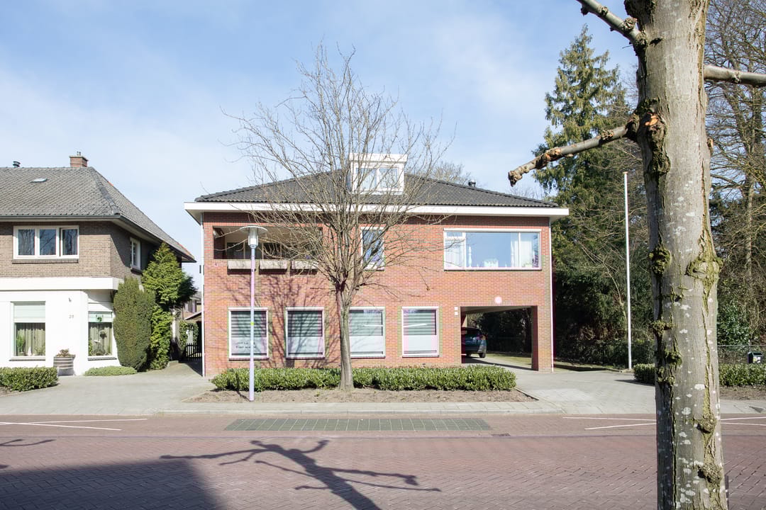 Foto 11 van Burgemeester J.C. van den Bergplein 30