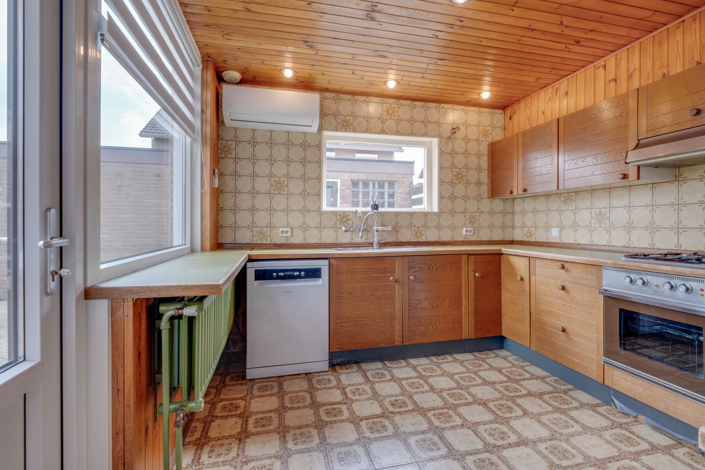 Photo 14 of Schout Boutenstraat 16