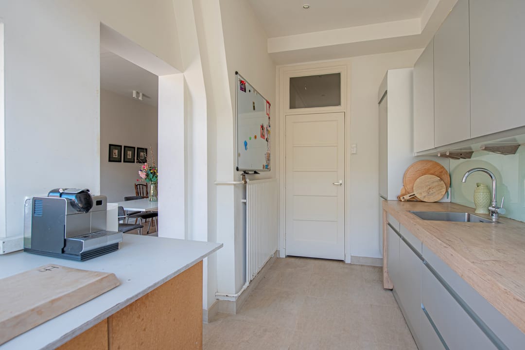 Photo 8 of Van Diepenburchstraat 16