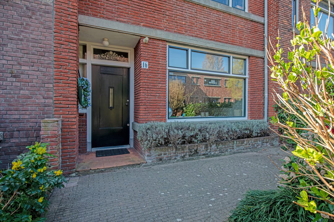 Photo 38 of Van Diepenburchstraat 16