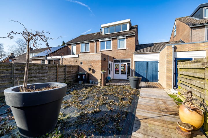 Foto 16 van L W de Blecourtstraat 20