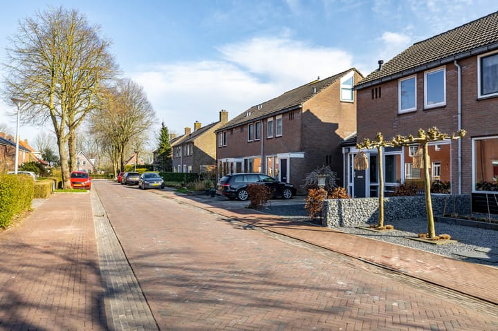 Foto 31 van L W de Blecourtstraat 20