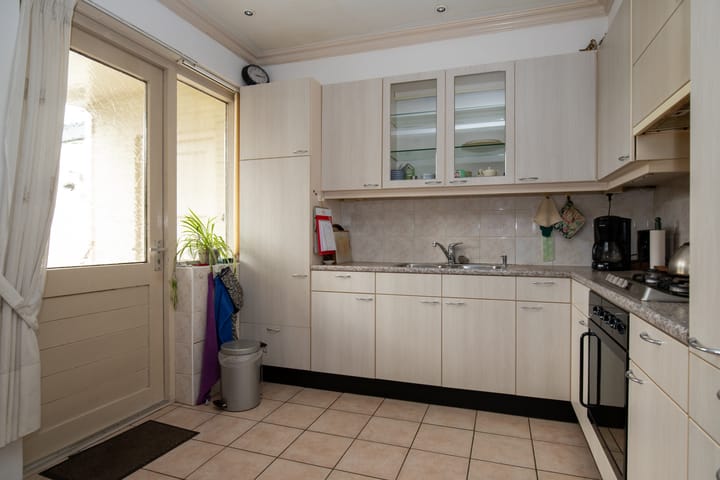 Photo 10 of Koningin Emmastraat 5