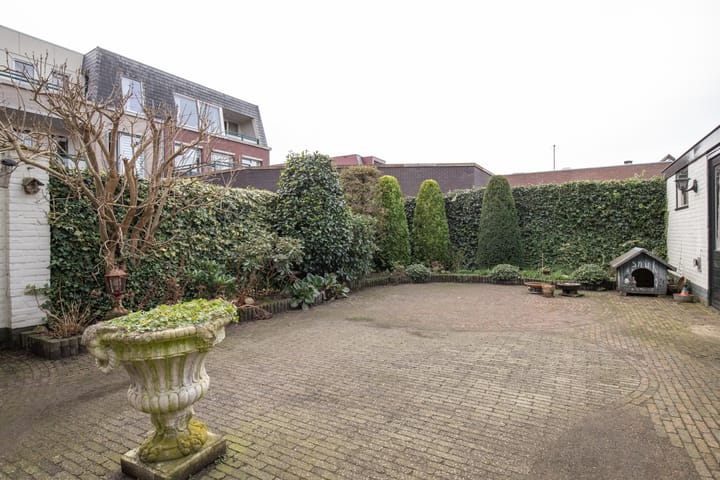 Photo 36 of Koningin Emmastraat 5