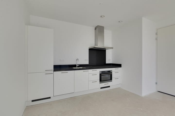 Photo 3 of Bert Haanstrakade 872