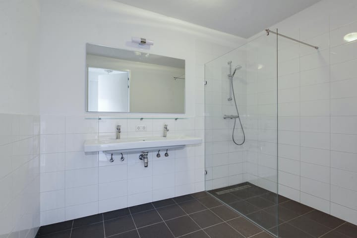 Photo 5 of Bert Haanstrakade 872