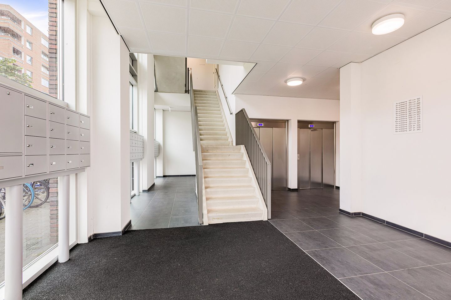 Foto 35 van Rinus Michelslaan 319