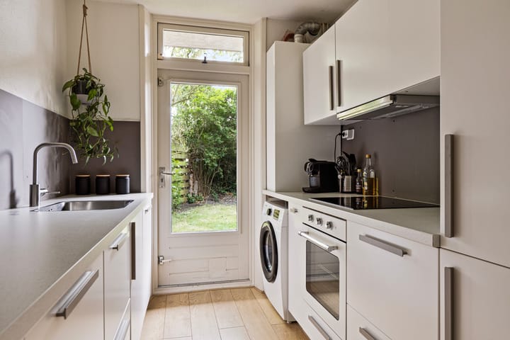 Photo 9 of Dr. Jan Berendsstraat 19