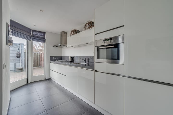 Photo 12 of Doctor Cuypersstraat 28