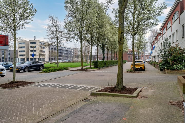 Photo 38 of Doctor Cuypersstraat 28