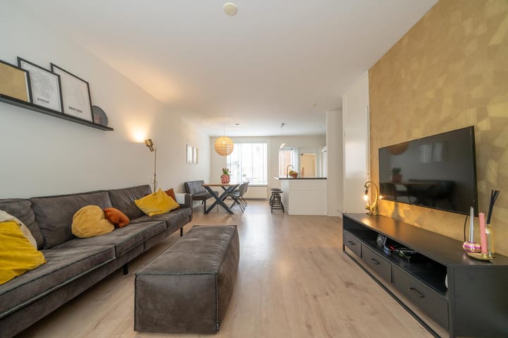 Foto 2 van Van Rooijen-plein 8