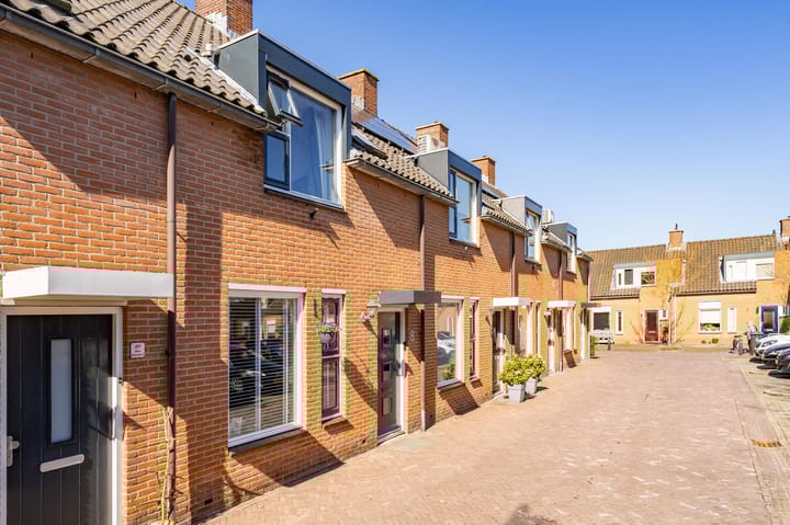 Foto 4 van Van Rooijen-plein 8