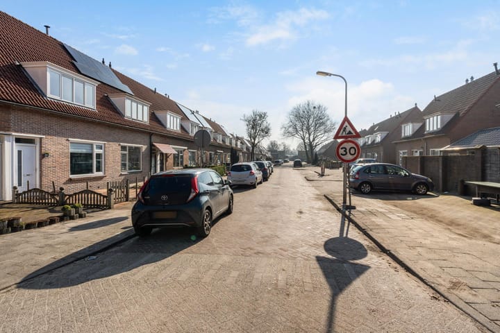 Foto 5 van J van der Veenstraat 3