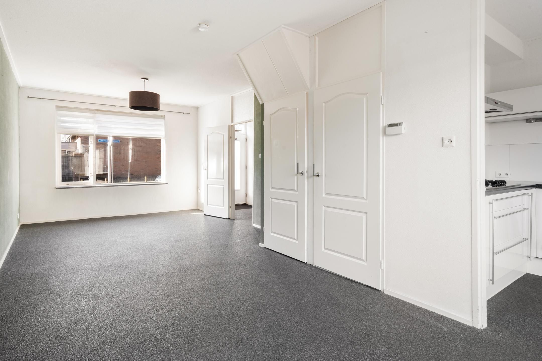 Foto 9 van J van der Veenstraat 3