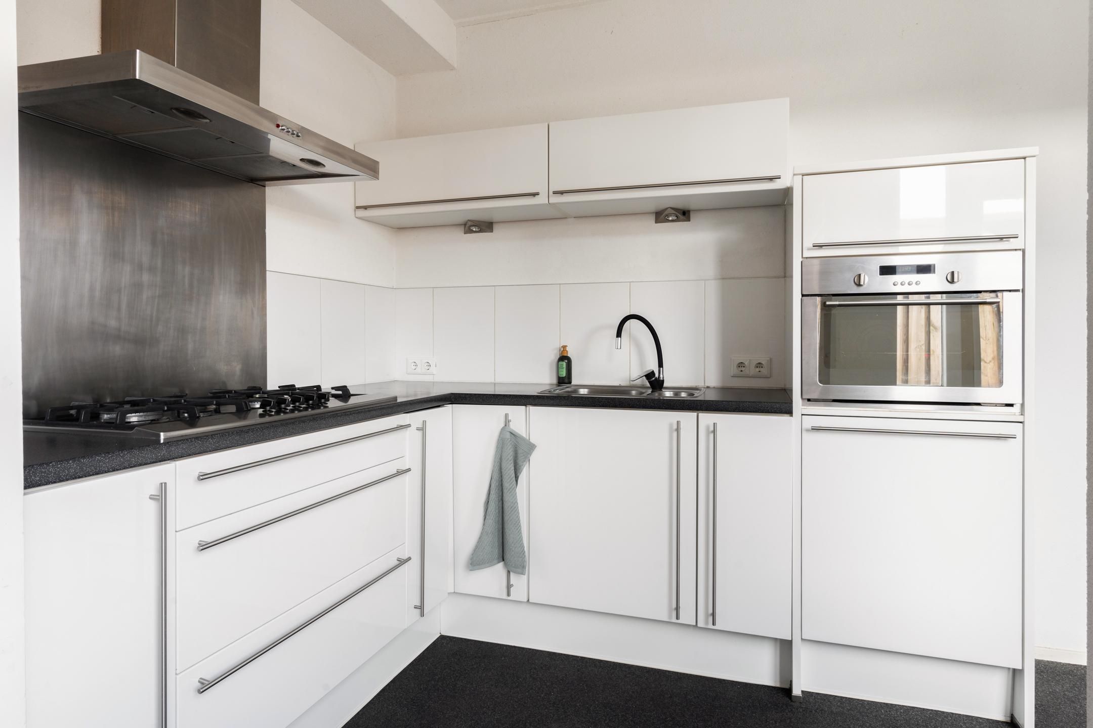 Foto 12 van J van der Veenstraat 3