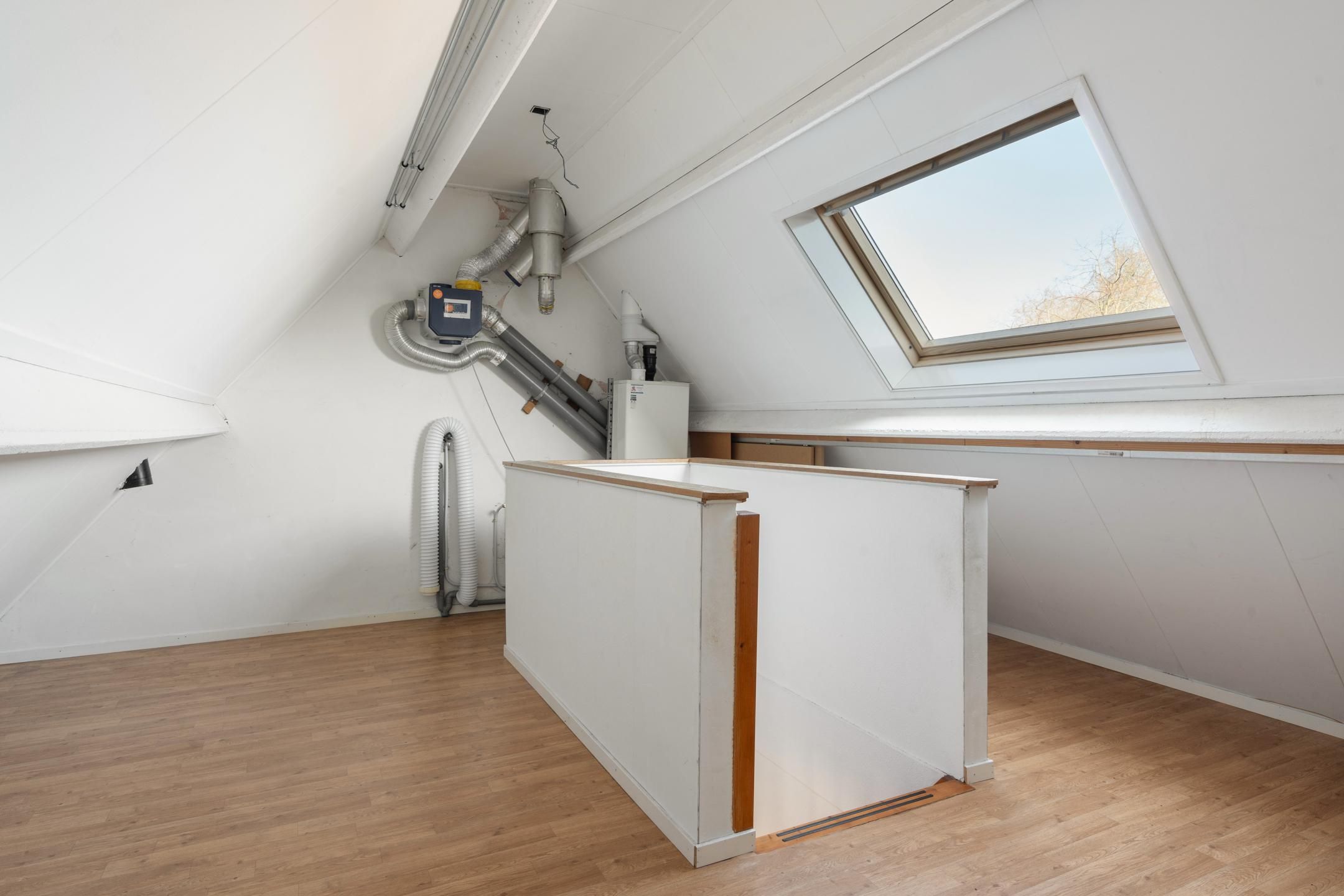 Foto 24 van J van der Veenstraat 3