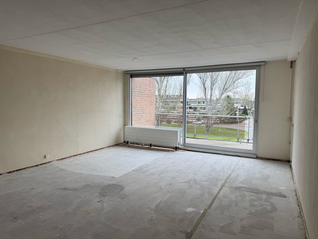 Photo 2 of Essenburg 98