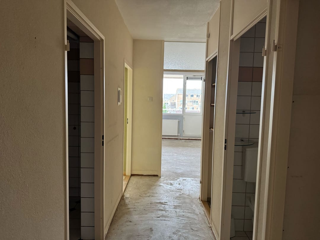 Photo 7 of Essenburg 98