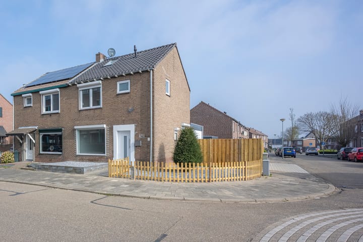 Photo 1 of Wilhelminastraat 70