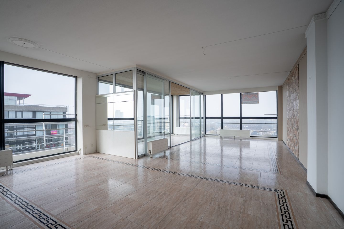 Foto 1 van Sir Winston Churchillln 283-F055