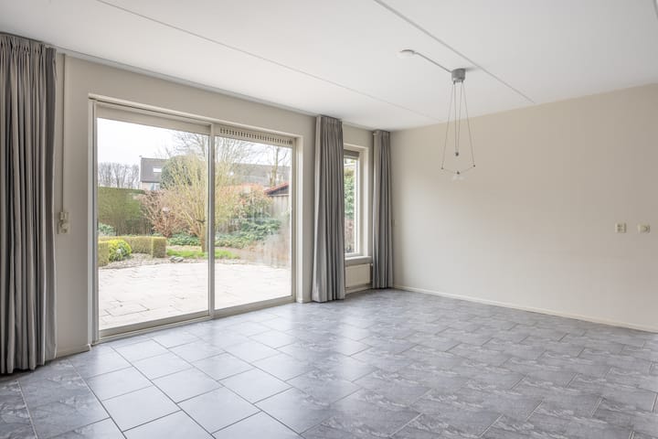 Foto 7 van Boterbloem 25