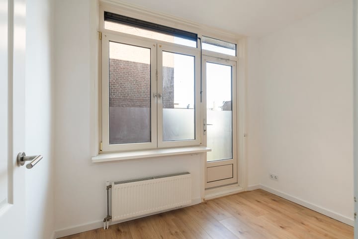 Foto 11 van Strevelsweg 375