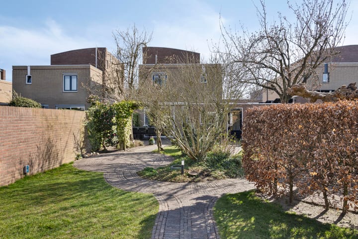 Foto 48 van Naardenstraat 44