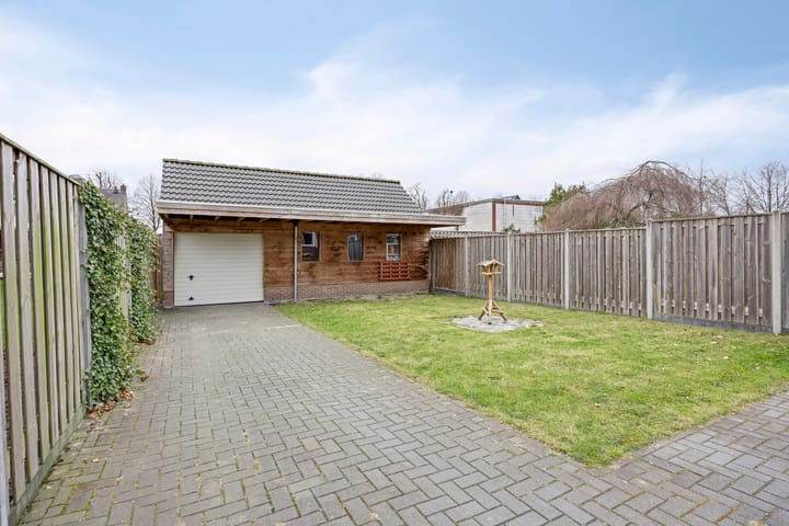 Foto 3 van Burg. van Veenlaan 24-B