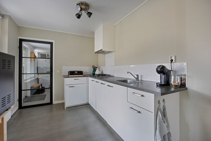 Foto 4 van Burg. van Veenlaan 24-B