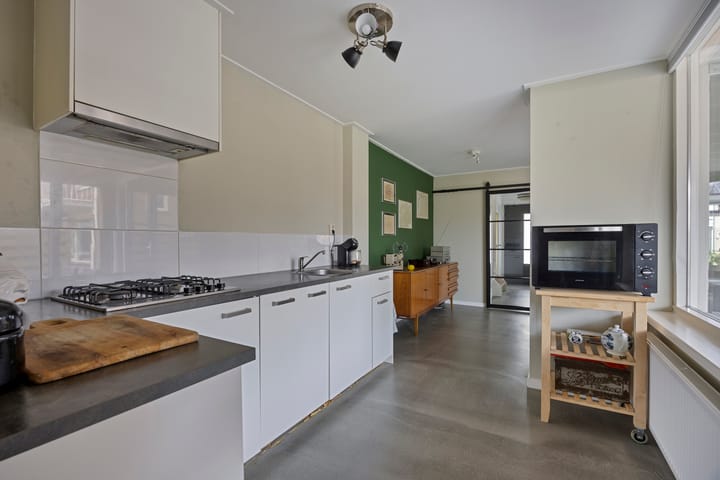 Foto 15 van Burg. van Veenlaan 24-B