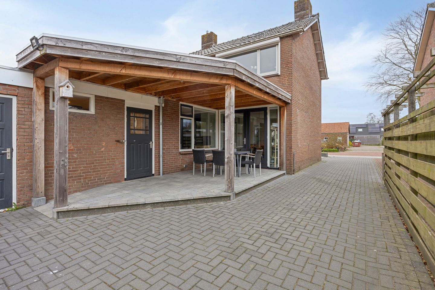 Foto 25 van Burg. van Veenlaan 24-B