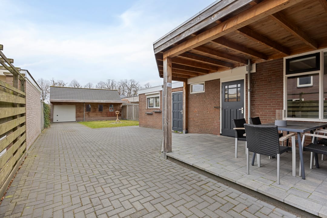 Foto 26 van Burg. van Veenlaan 24-B