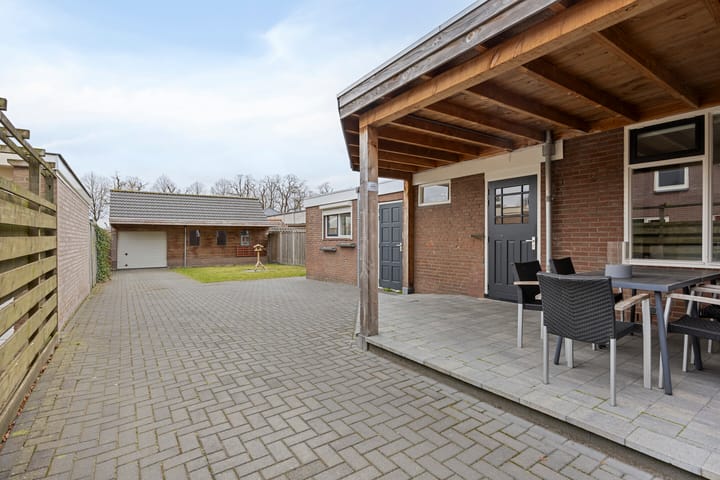 Foto 26 van Burg. van Veenlaan 24-B