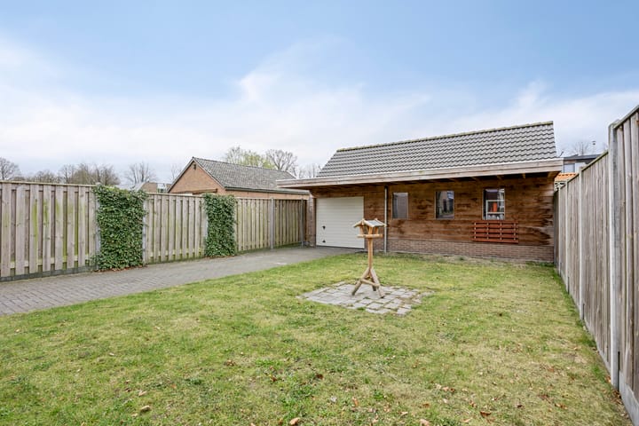 Foto 31 van Burg. van Veenlaan 24-B