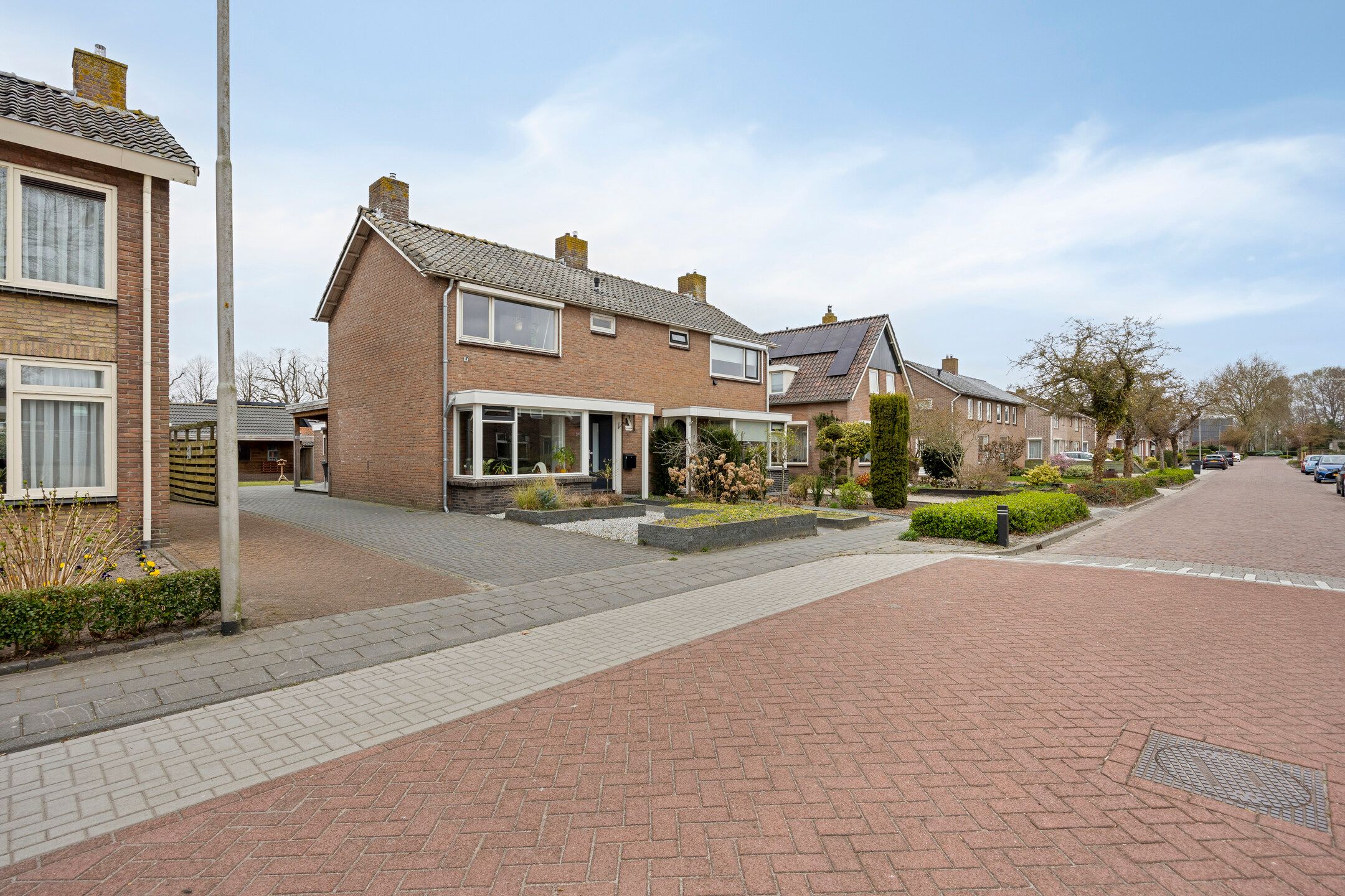 Foto 33 van Burg. van Veenlaan 24-B