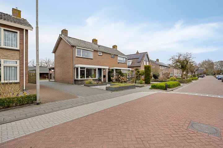 Foto 33 van Burg. van Veenlaan 24-B