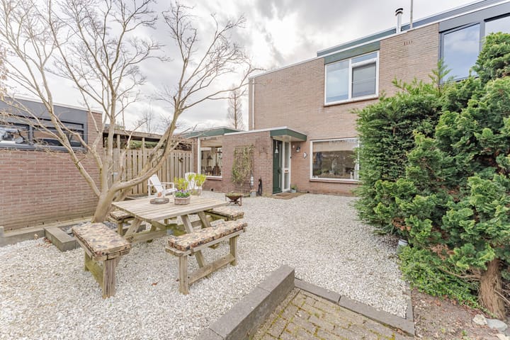 Foto 1 van Weegbree 24