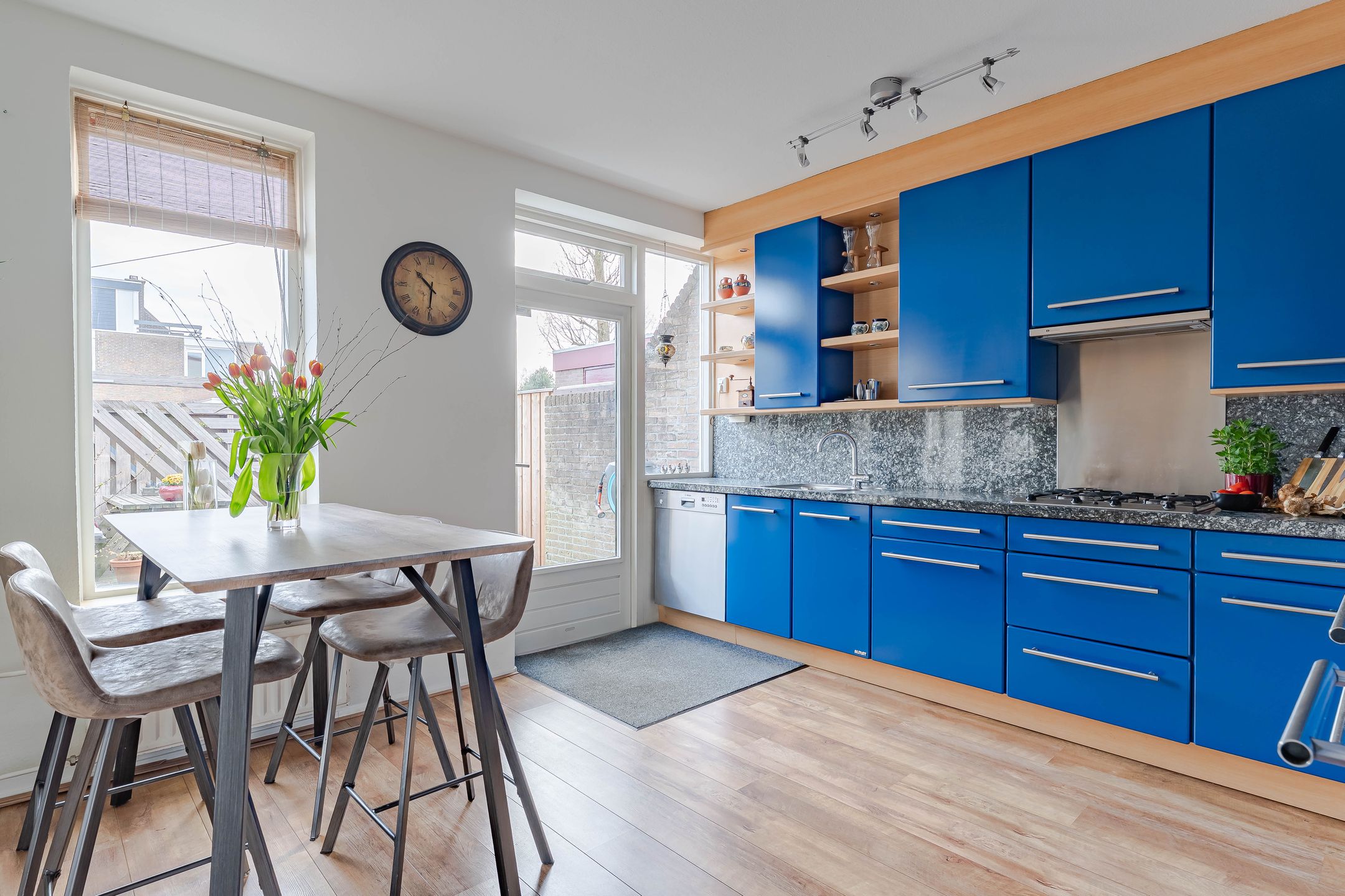 Photo 9 of Weegbree 24