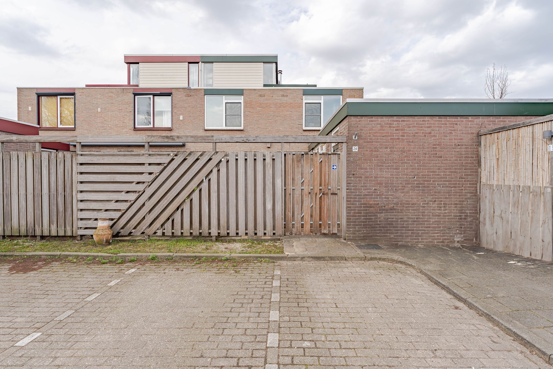 Photo 21 of Weegbree 24