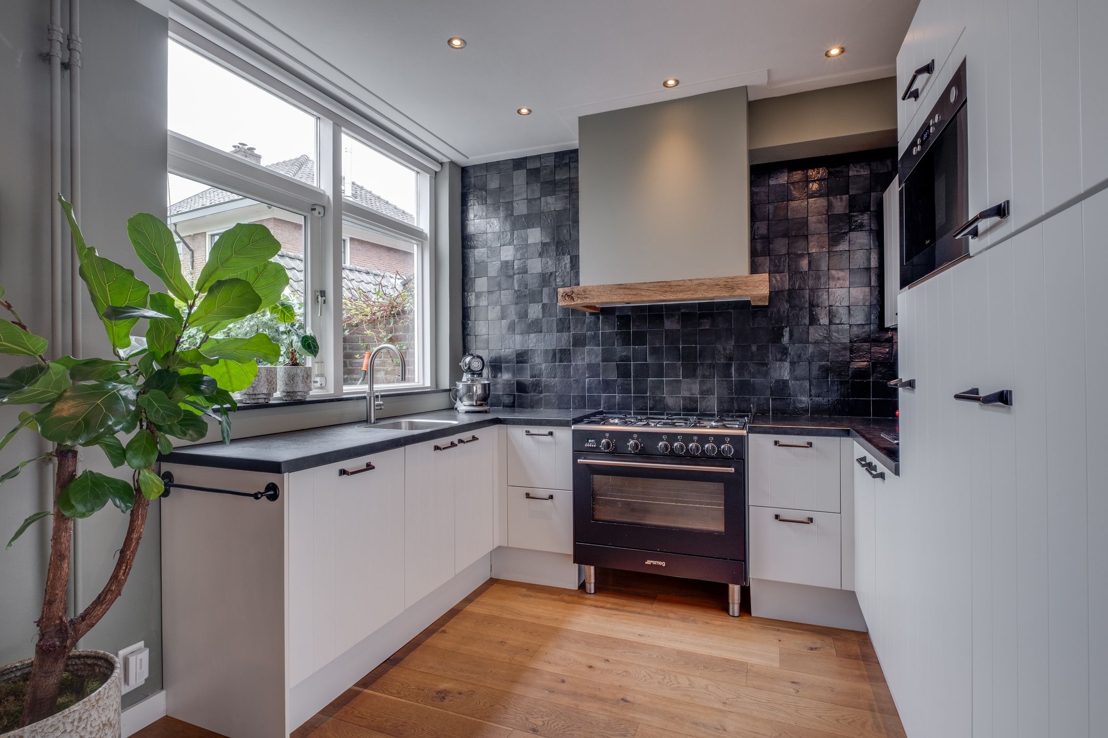 Photo 12 of Koningin Mariastraat 2-C