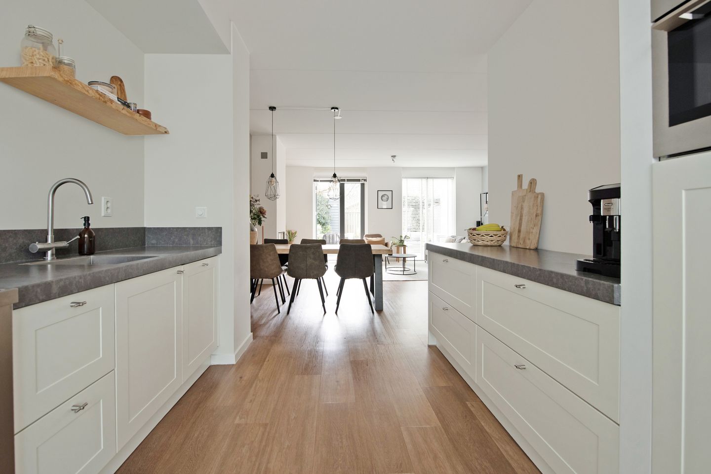 Photo 4 of Straat van Messina 12-B