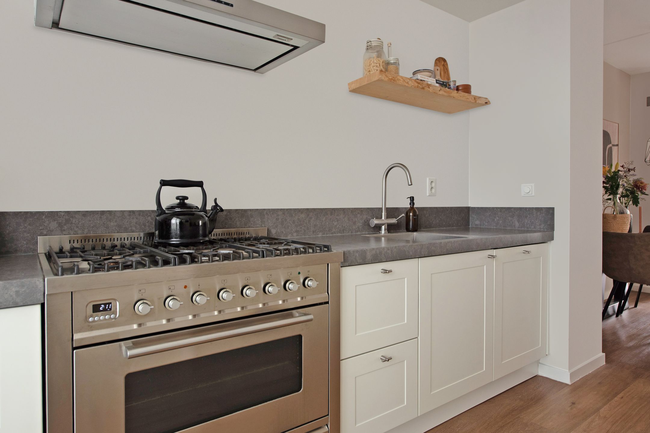 Photo 15 of Straat van Messina 12-B