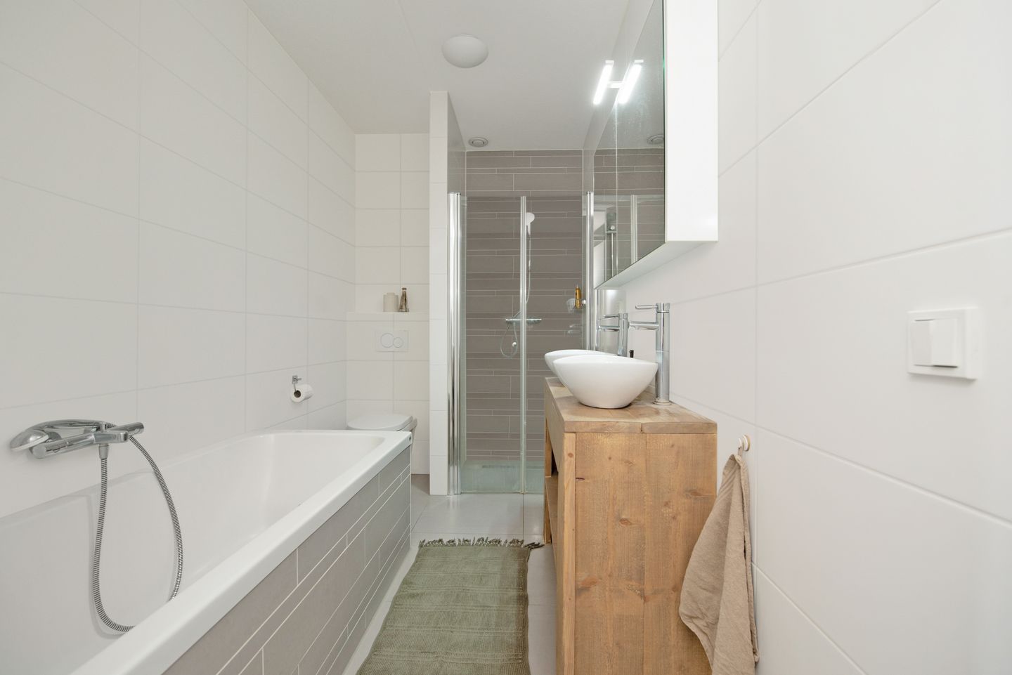 Photo 25 of Straat van Messina 12-B