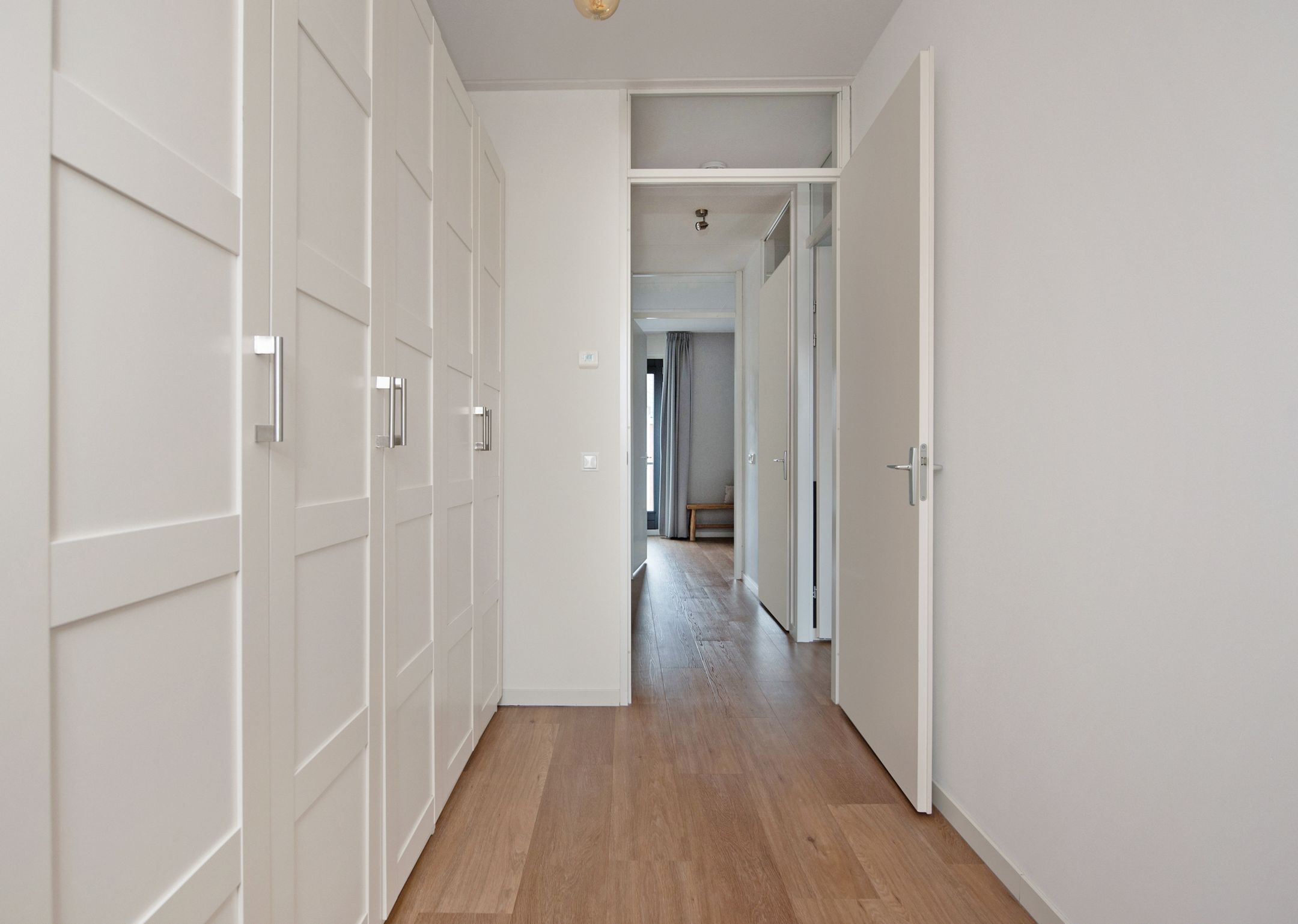 Photo 27 of Straat van Messina 12-B